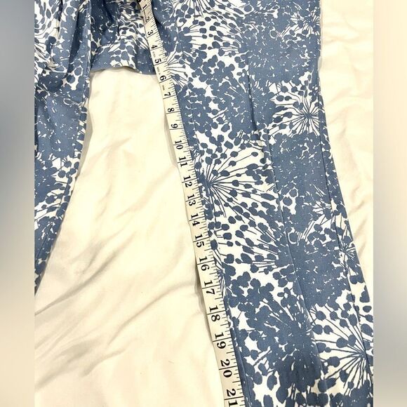 Boden light blue and white dandelion floral print crop pants size 4 - Picture 3 of 10